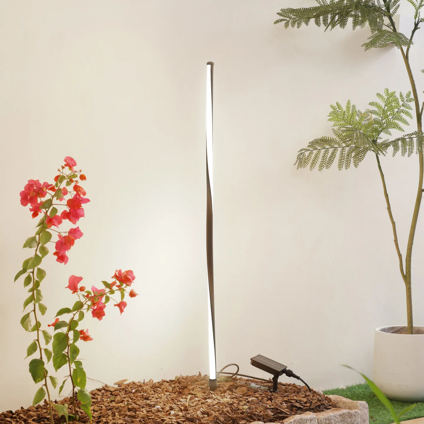 Sabriel Straight solcellelampe svart - Lindby Sabiel - Moderne - Aluminium - Med en lyskilde