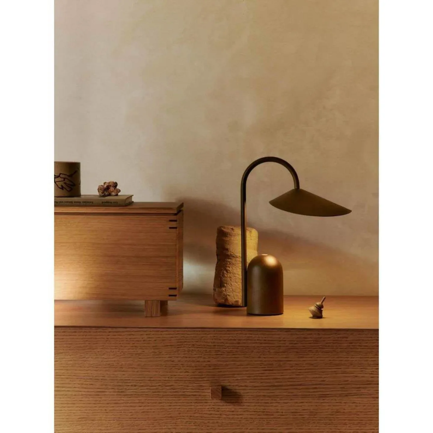 Ferm Living Arum portabel lampa Dark Chocolate