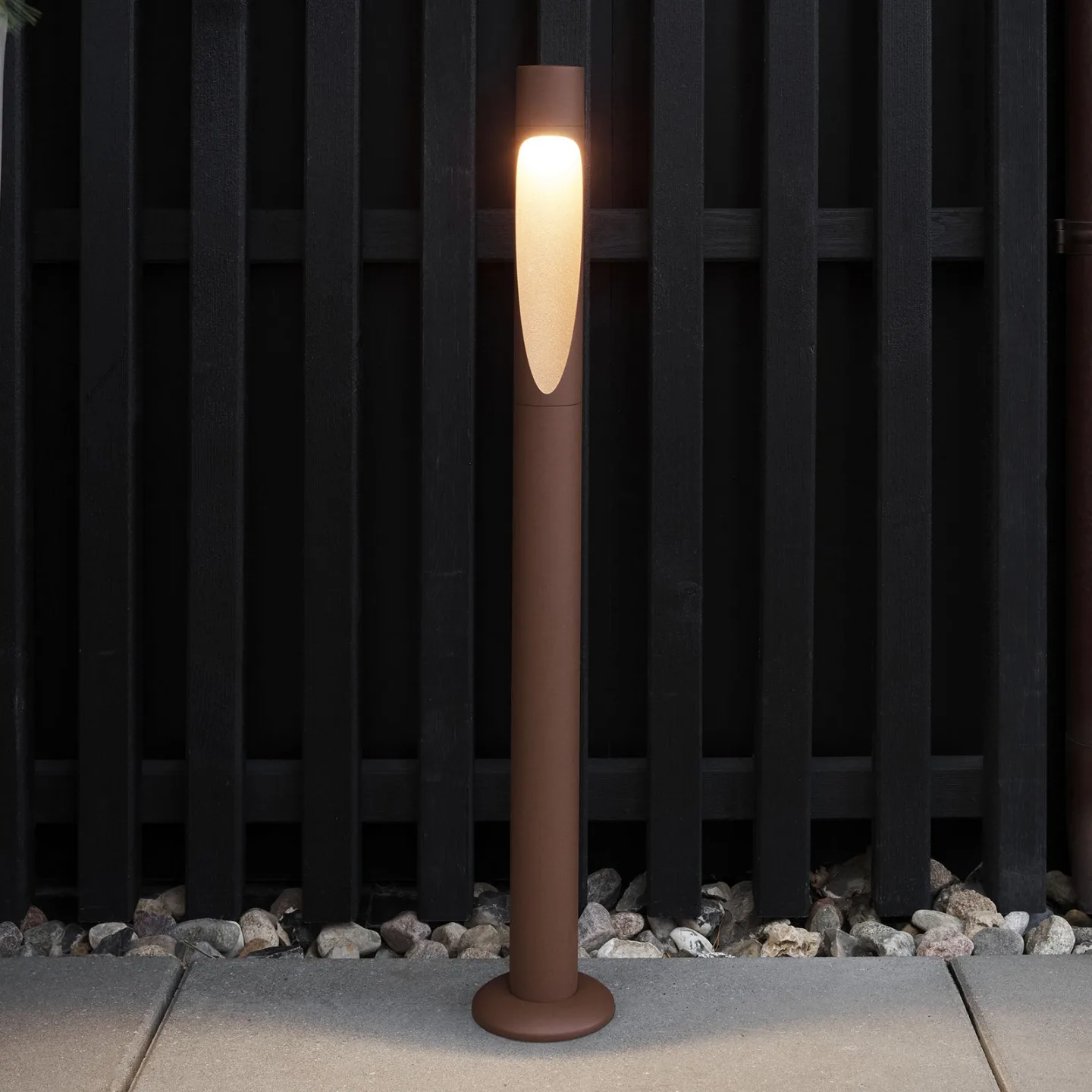 Flindt Garden Havelampe Lang LED 2700K m/Base Corten - Louis Poulsen - Design - Aluminium - Med én lyskilde