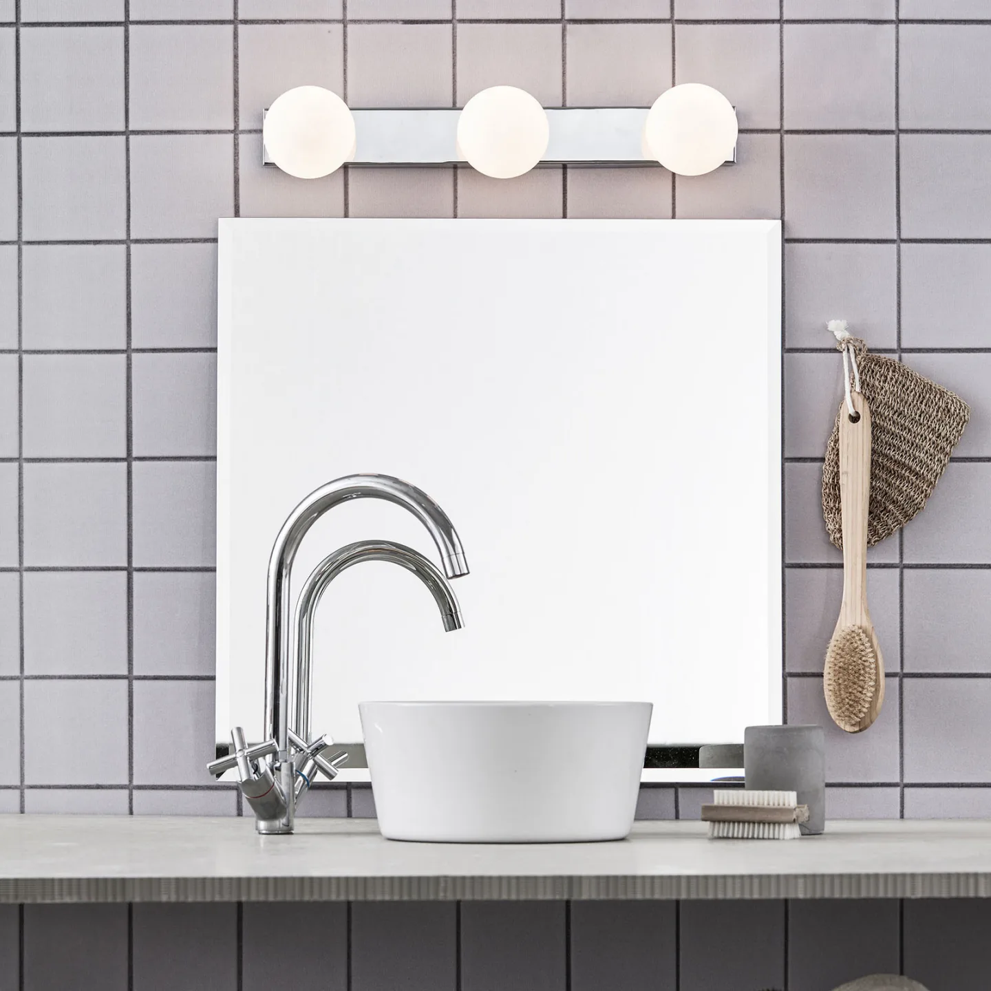 Mini 3 Vägglampa IP44 Krom/Vit - Markslöjd - Badrum - Modern - Metall - Klot