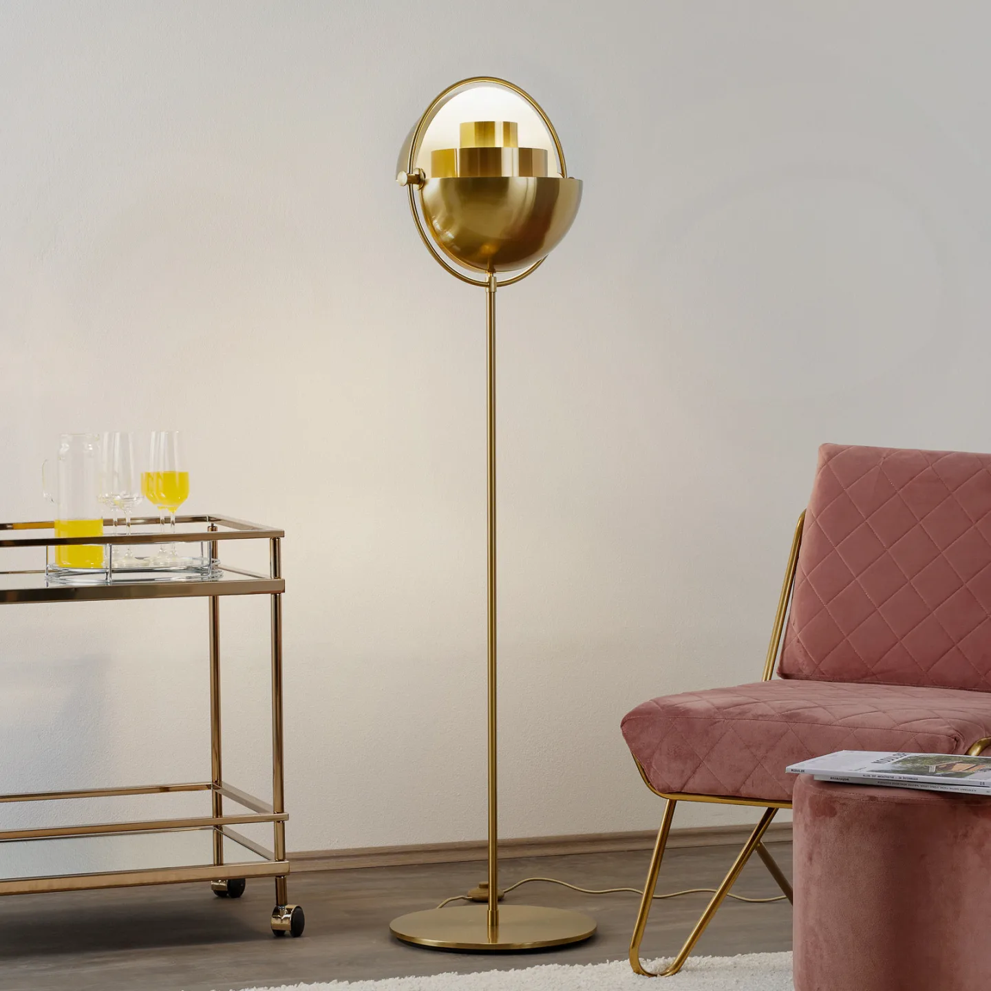 Multi-Lite gulvlampe messing/messing - Gubi - Stue - Design - Metal - Med én lyskilde