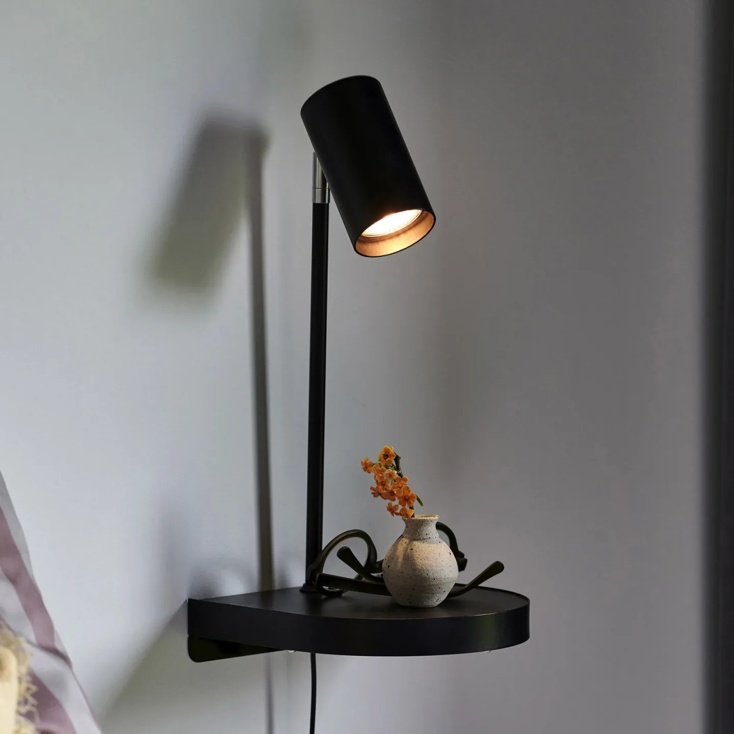 Cody Væglampe m/USB-A Port for Charging Black - Nordlux - Soveværelse - Moderne - Metal - Med én lyskilde