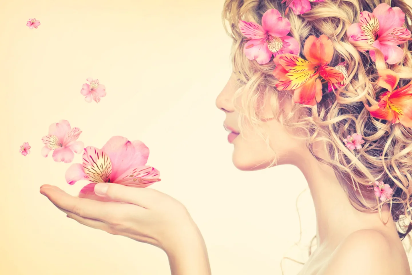 image LAND Alubild Schönheit mit Blumen | Schubiger Möbel