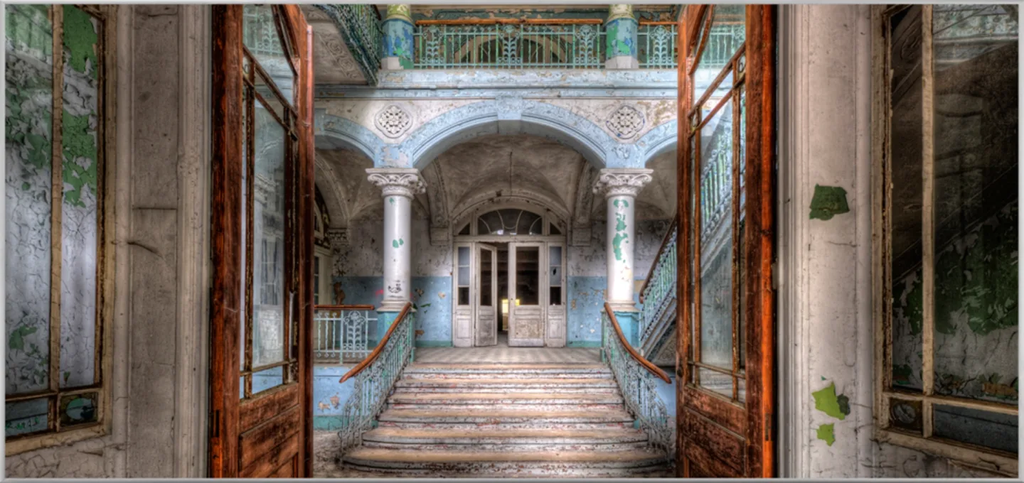 image LAND Bild mit Rahmen Lost Place Treppe 2 | Schubiger Möbel