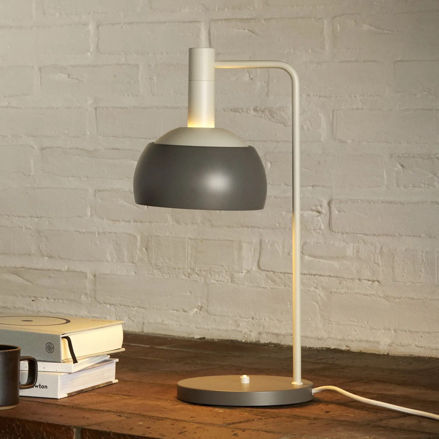 FJ Elements bordlampe grå 45 cm - Louis Poulsen - Stue - Moderne - Aluminium - Med skjerm
