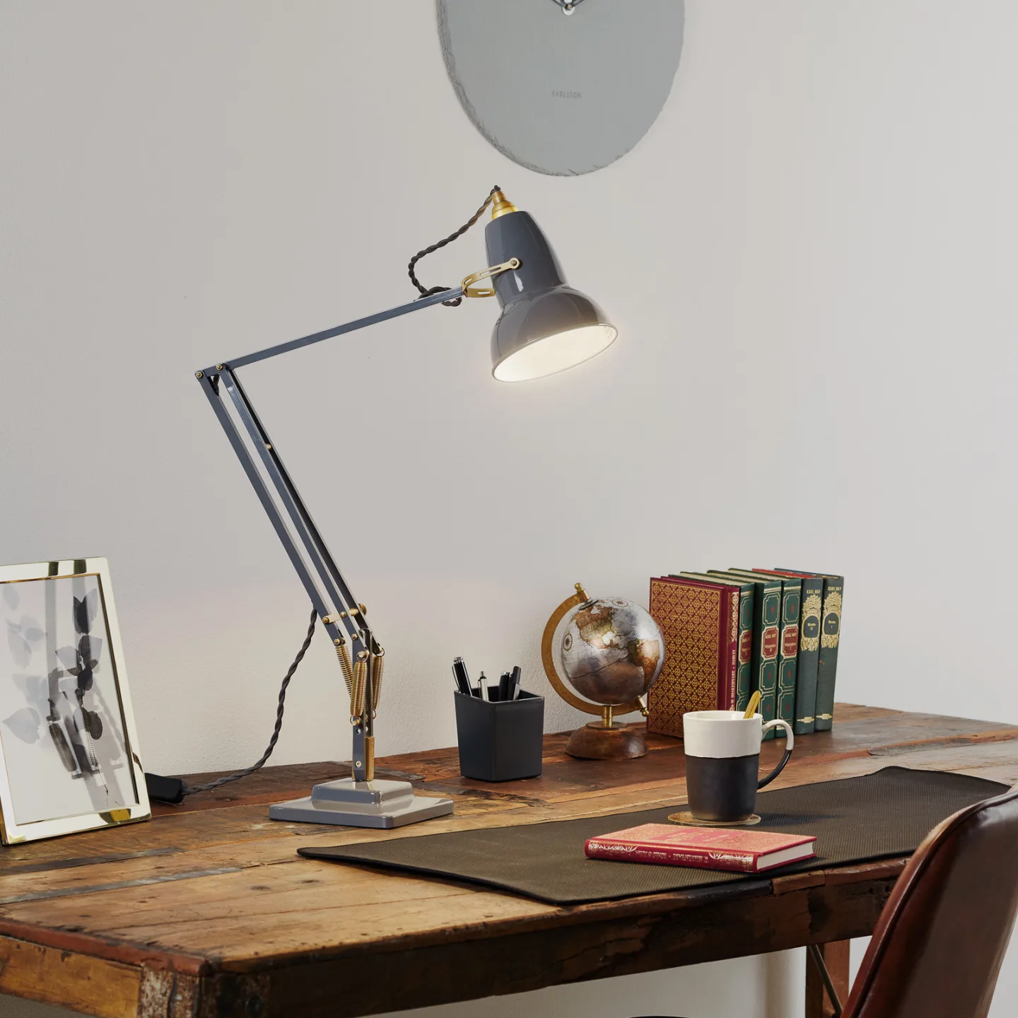Anglepoise - Original 1227 Brass Desk Lamp Elephant Grey - Bordslampor - George Carwardine - Grå