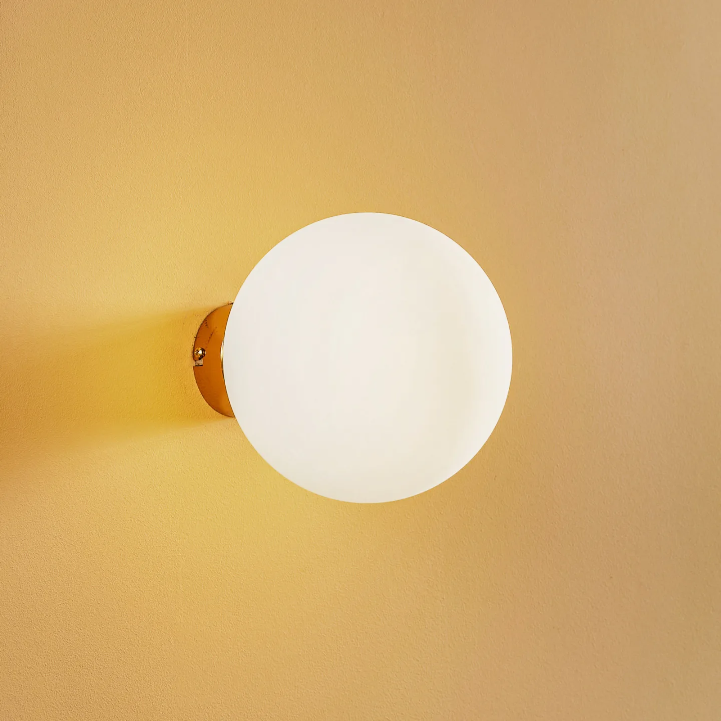 Dione Wandleuchte, goldfarben, 20 cm - ALDEX - Wohnzimmer - Modern - Glas - Kugel