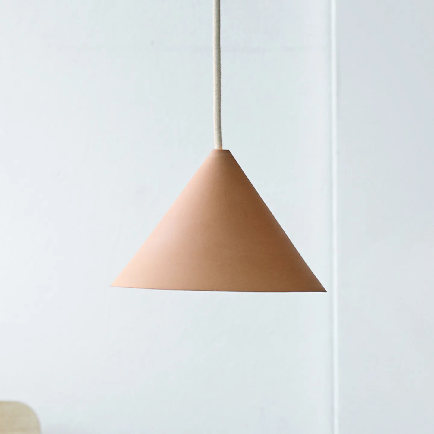Ceramic Cone Hängelampe beige, Ø19cm, Porzellan, G9 - Moebe - Wohnzimmer - Design - Keramik - Einflammig