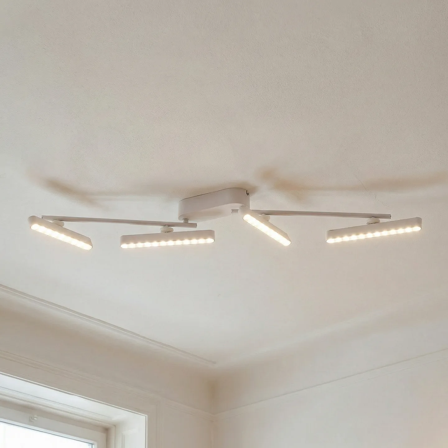 Eldrin LED-Strahler vierflammig Lichtpunkte 111 cm weiß - Lindby - Wohnzimmer - Modern - Metall - Mehrflammig