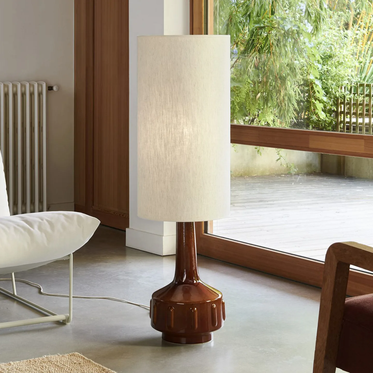Jimmy golvlampa brun/beige, höjd 121 cm - MARKET SET - Vardagsrum - Keramik - Med lampskärm