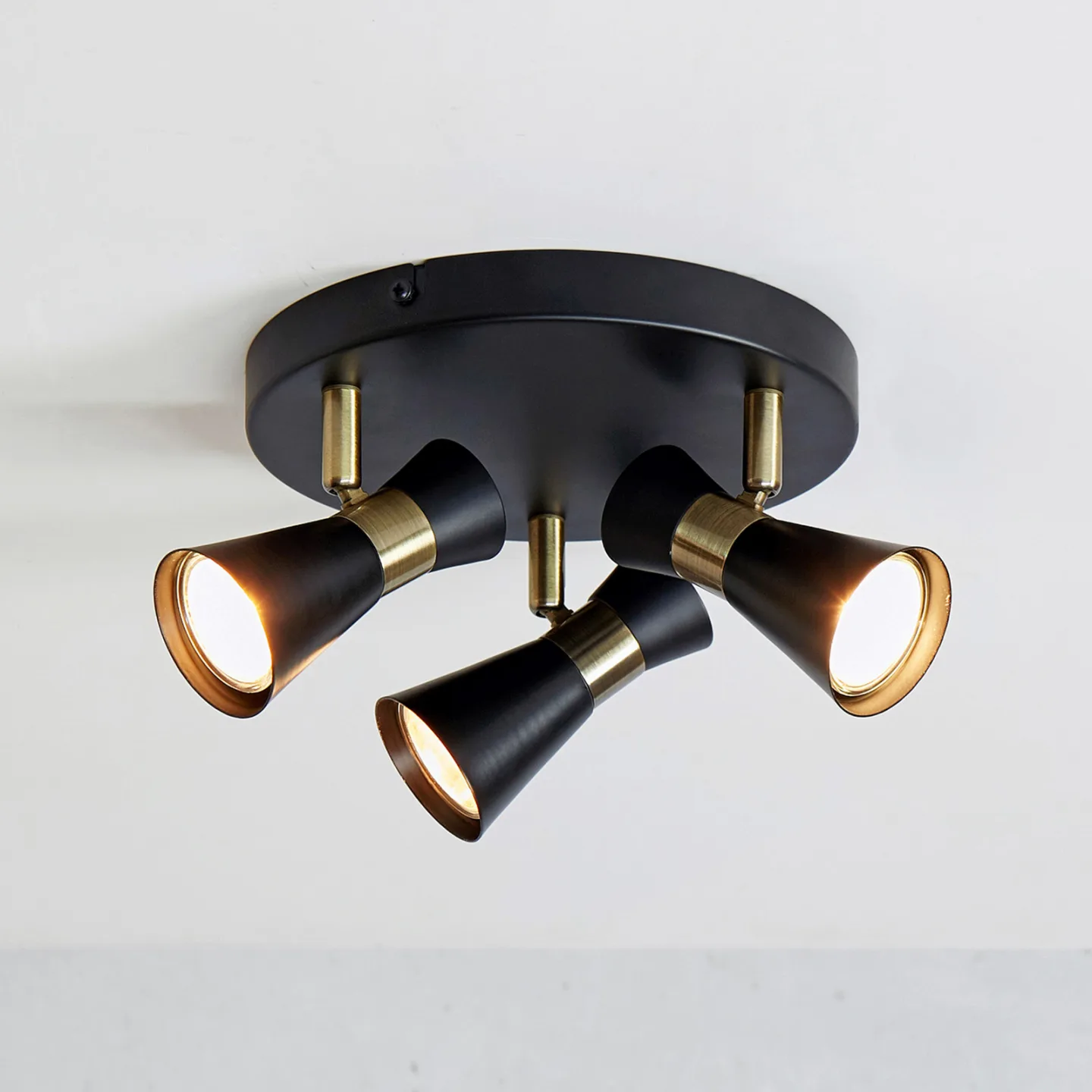 Folie Deckenlampe, 3-flammig, schwarz/messing - Markslöjd - Wohnzimmer - Modern - Metall - Mehrflammig