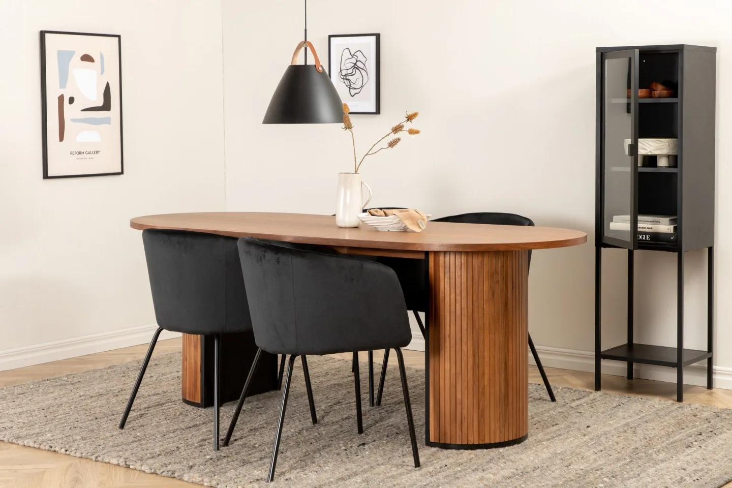 Biana Matgrupp 200 cm Oval inkl 4 Berita Sammetsstolar - Valnötsbrun/Svart