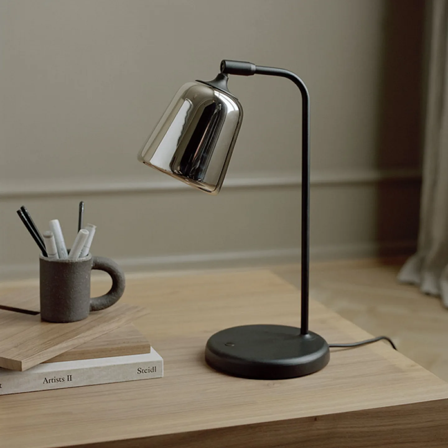 Material Bordlampe Stainless Steel - New Works Material New Edition - Stue - Design - Metal - Med én lyskilde