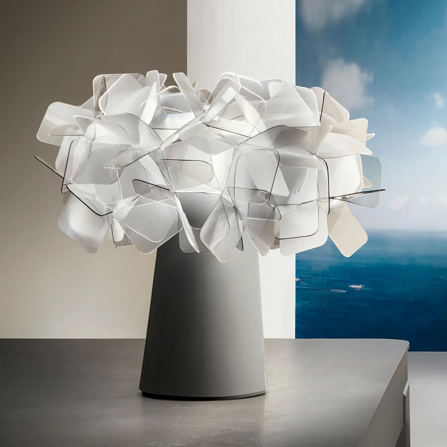 Clizia LED-Akku-Tischlampe, rauchgrau, dimmbar - Slamp - Wohnzimmer - Design - Kunststoff