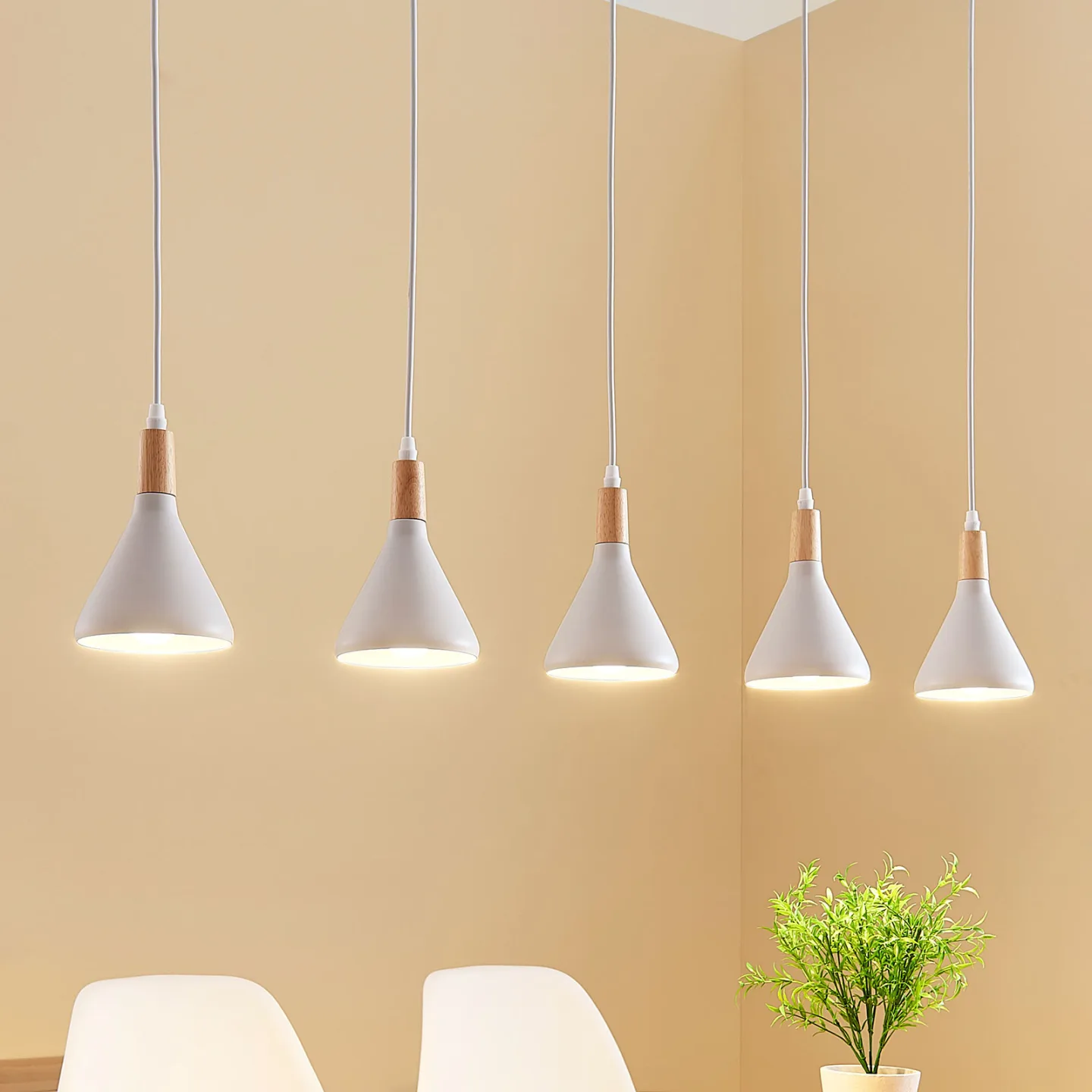 Arina Pendel White/Wood - Lindby - Stue - Moderne - Metal - Med flere lyskilder