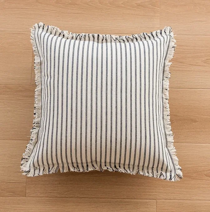 Putetrekk - Fringed (svart) (Størrelse: 30 x 50 cm)
