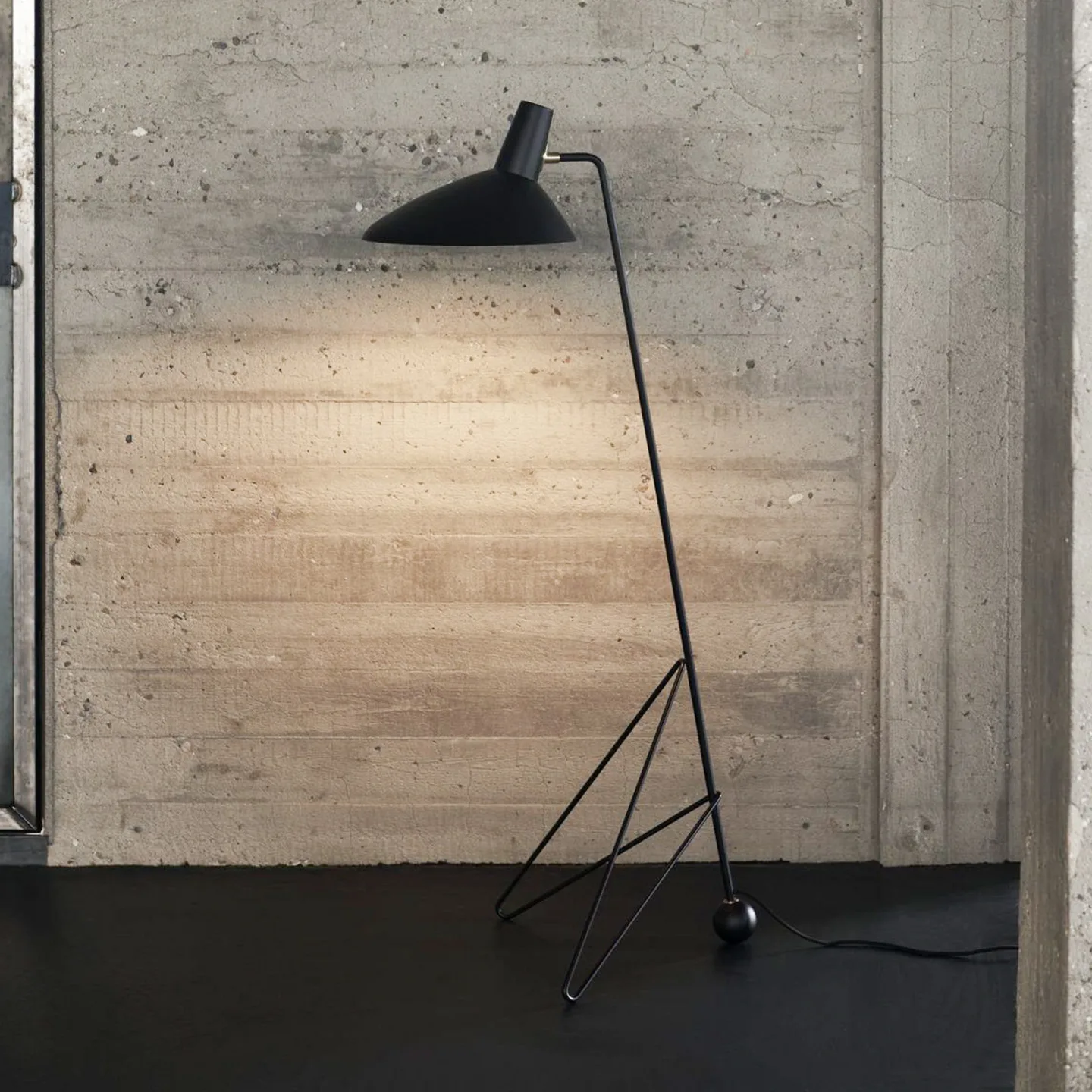 Tripod HM8 gulvlampe Matt Black - &Tradition - Stue - Aluminium - Trefotet