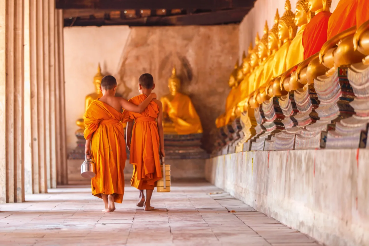 image LAND Alubild Buddhistische Mönche | Schubiger Möbel