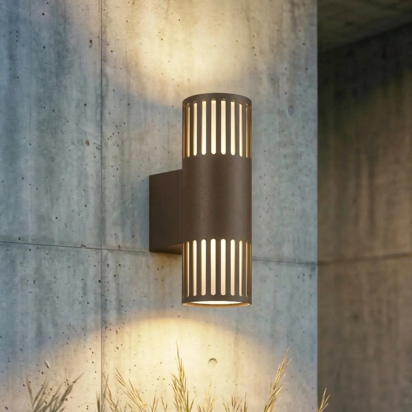 Lurinda udendørs væglampe, brun, 2 lyskilder, IP44, Ø 10 cm, E27 - Lindby - Altan - Moderne - Metal - Med flere lyskilder