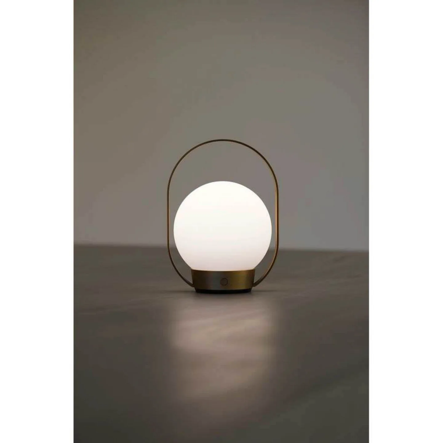 Palla T1 Portable Bordlampe Burnished Brass - Antidark - Soveværelse - Aluminium