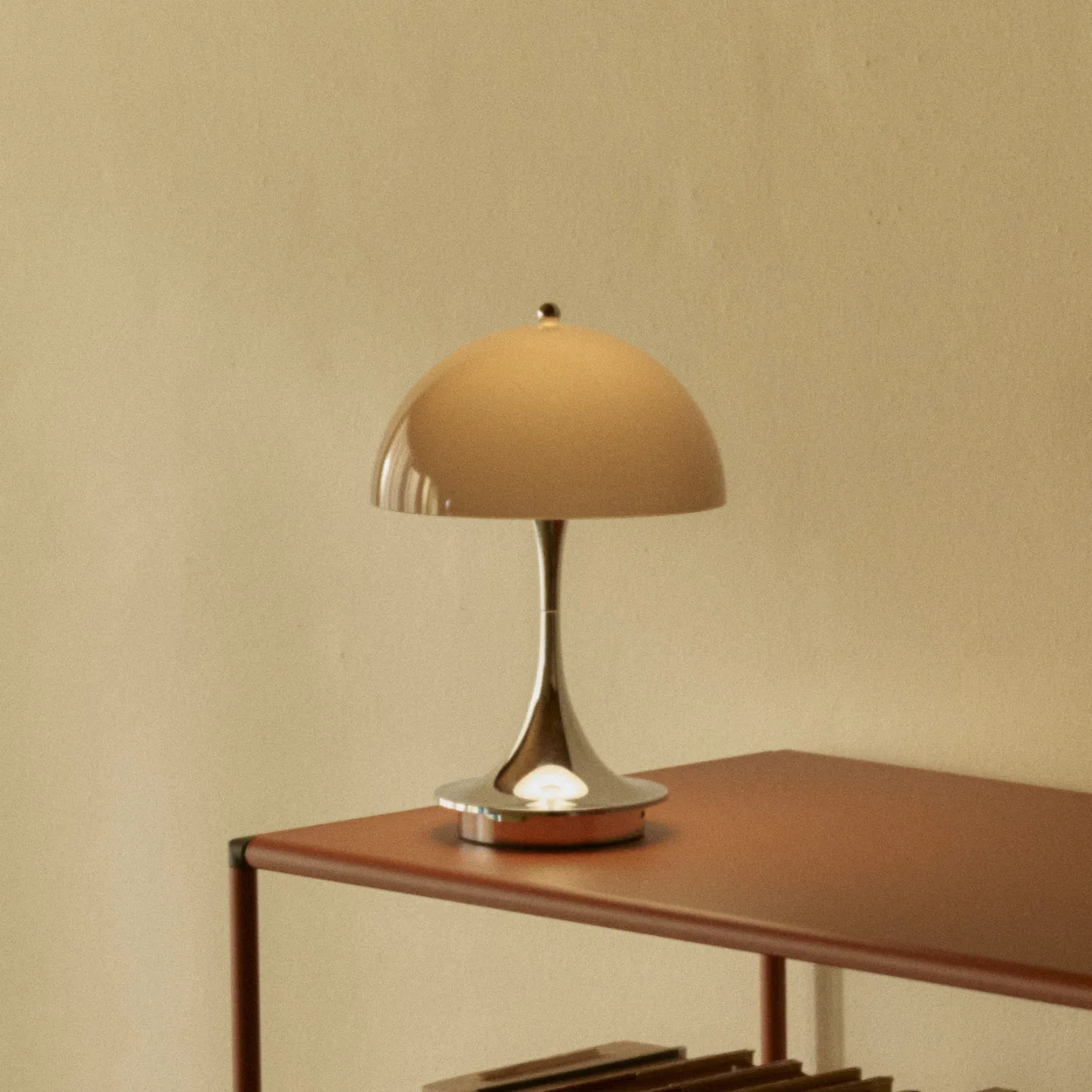 Louis Poulsen Panthella 160 Portable v3 Tischleuchte Original Opal Brown