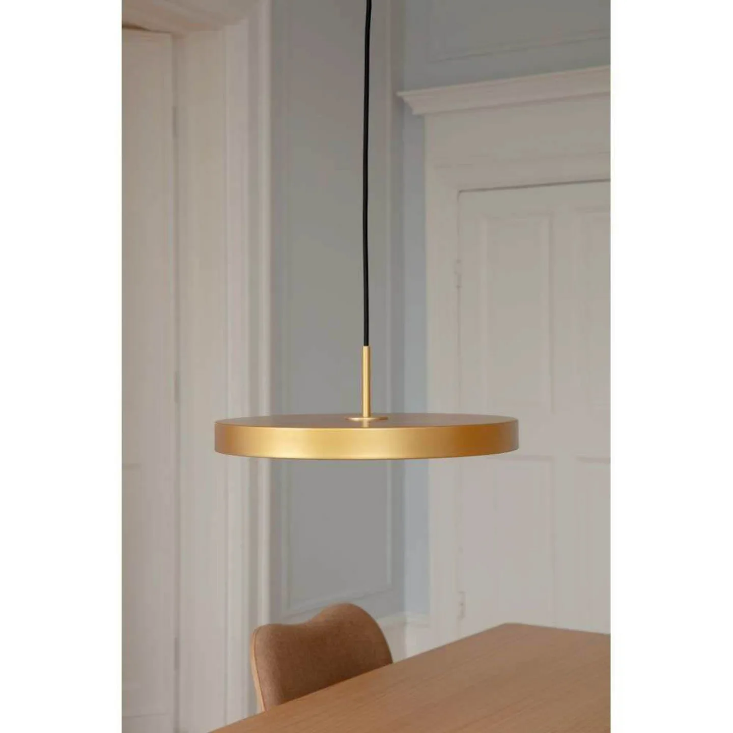 Asteria Plus Taklampa Medium Brass/Black Top - UMAGE - Matsal - Metall