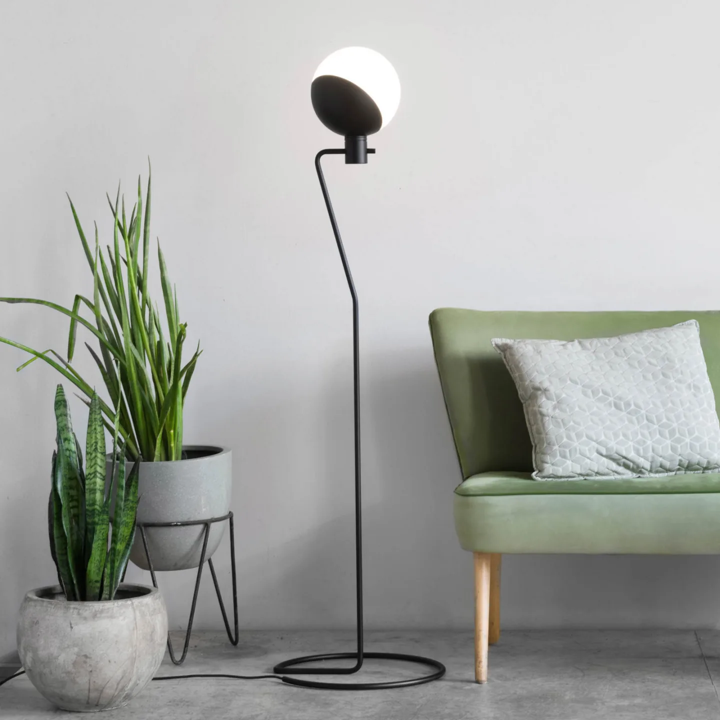 Baluna Gulvlampe - Grupa - Stue - Design - Metal - Kugle