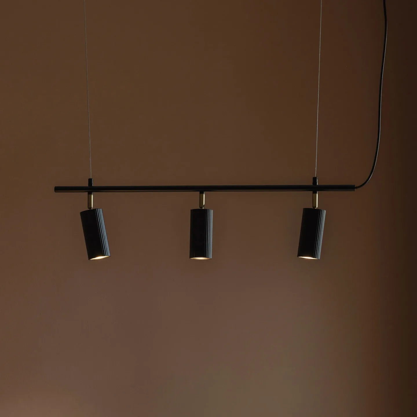 Hubble 3 pendellampe, sort, længde 75 cm – Globen Lighting - Spisestue - Skandinavisk - Aluminium - Med flere lyskilder