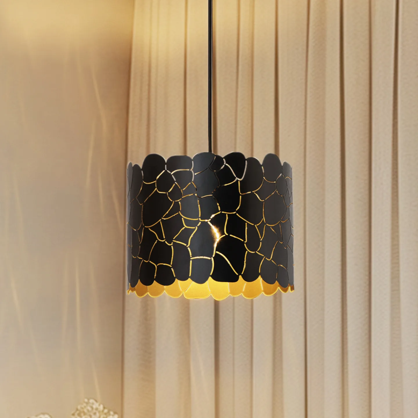 Aralena Taklampa Svart/Guld - Lindby - Vardagsrum - Modern - Metall - Med en ljuskälla