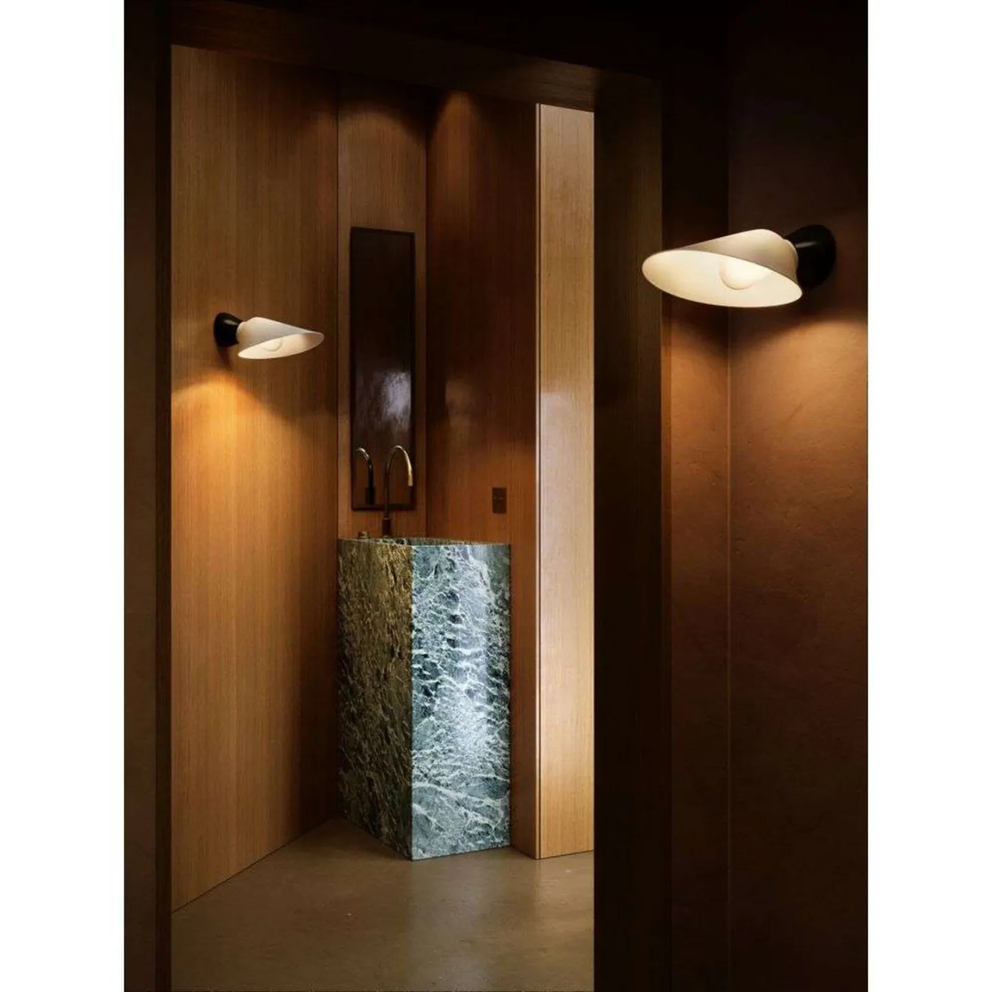Plume Vegglampe IP44 Black/Porcelain - DCW - Bad - Aluminium