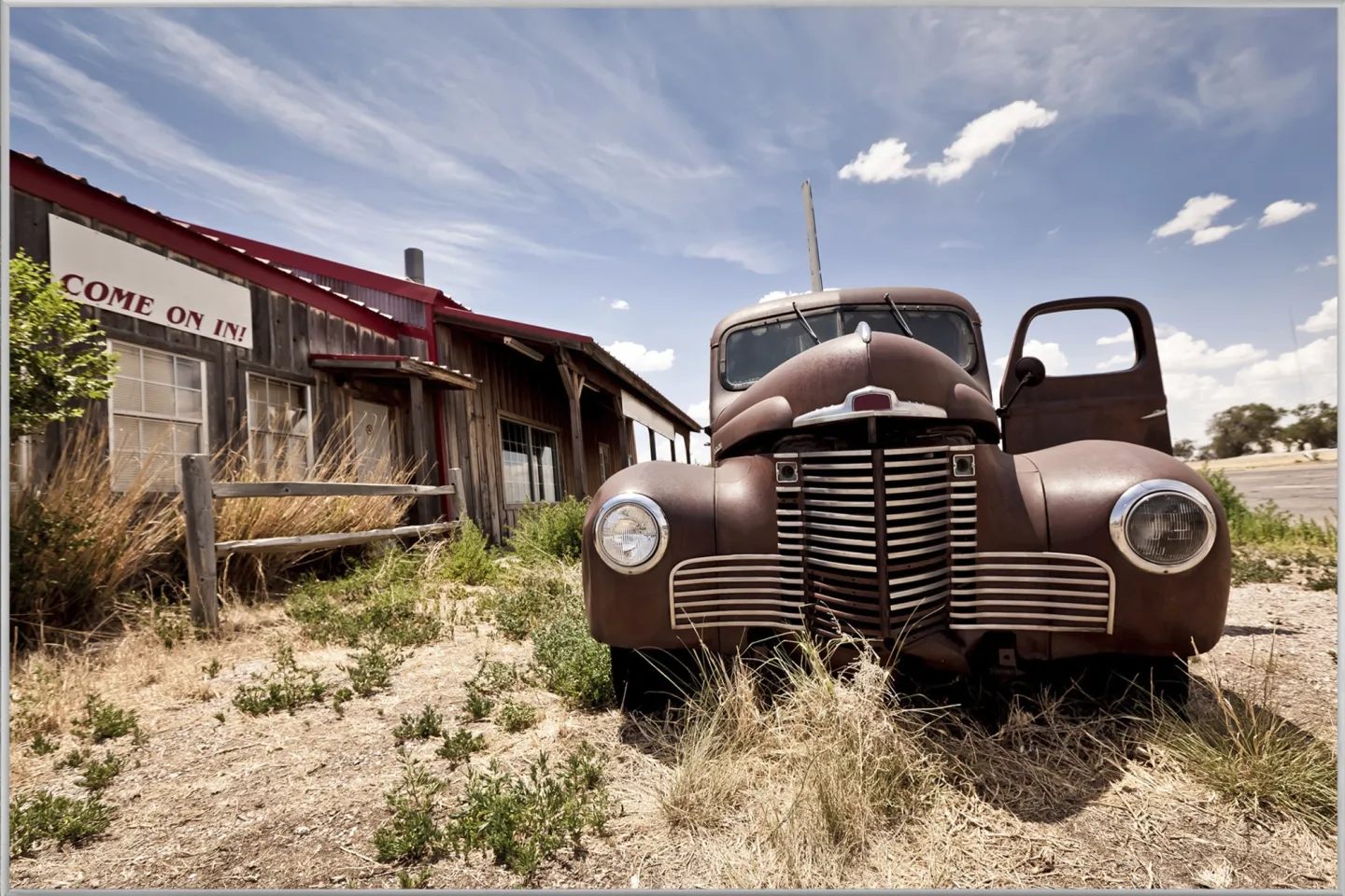 image LAND Bild mit Rahmen Oldtimer in Der Wüste | Schubiger Möbel