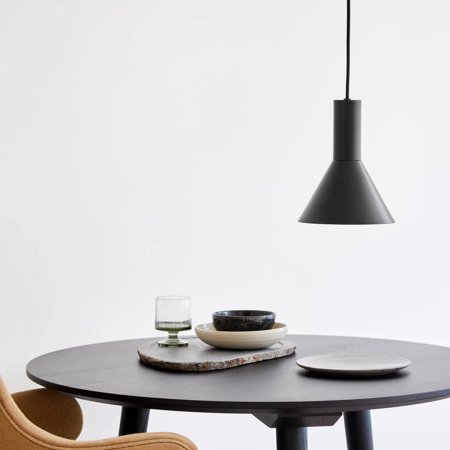 Lyss Pendelleuchte Schwarz - FRANDSEN - Wohnzimmer - Design - Metall - Einflammig