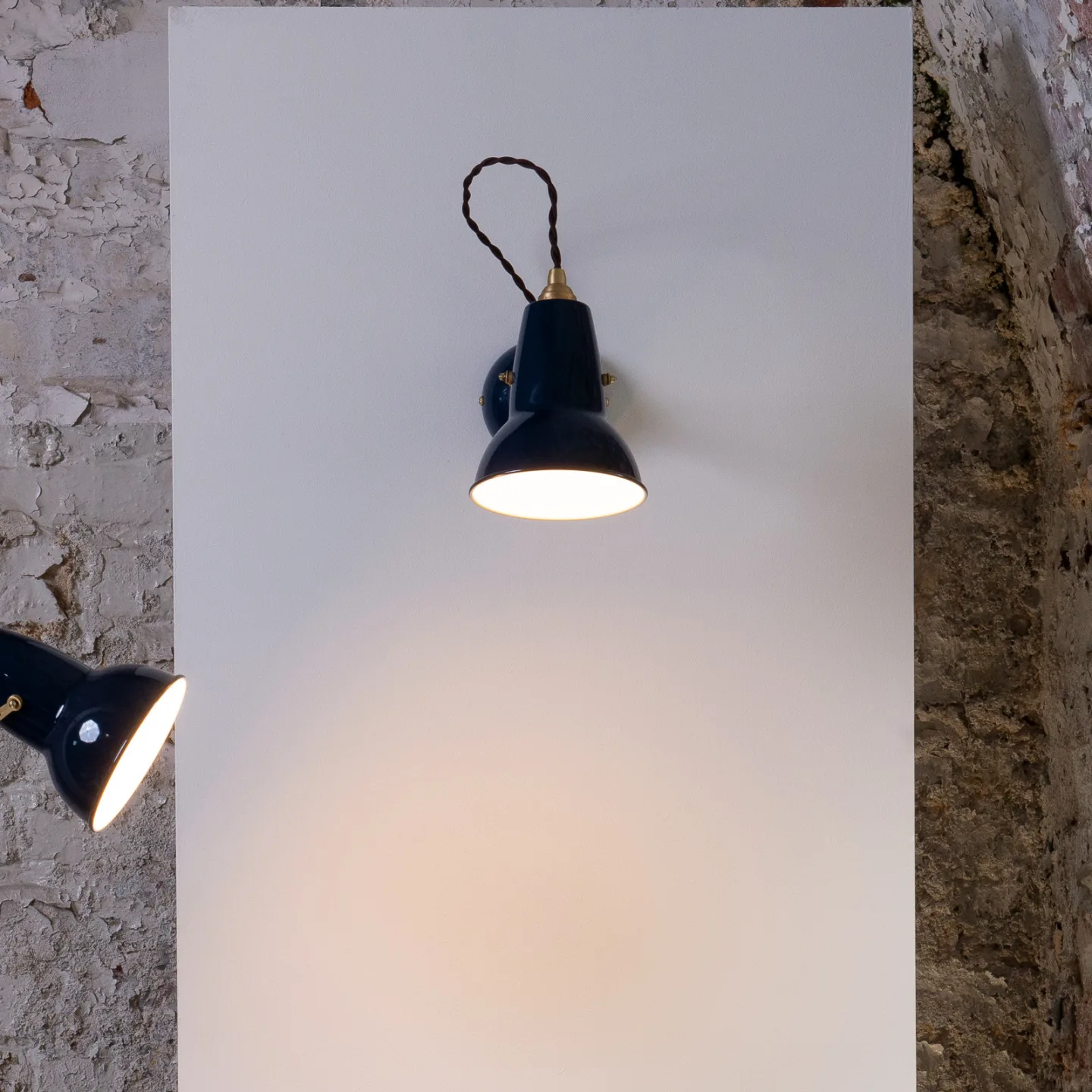 Original 1227 Brass Wandleuchte, tintenblau - Anglepoise - Wohnzimmer - Industrielles Design - Metall - Einflammig