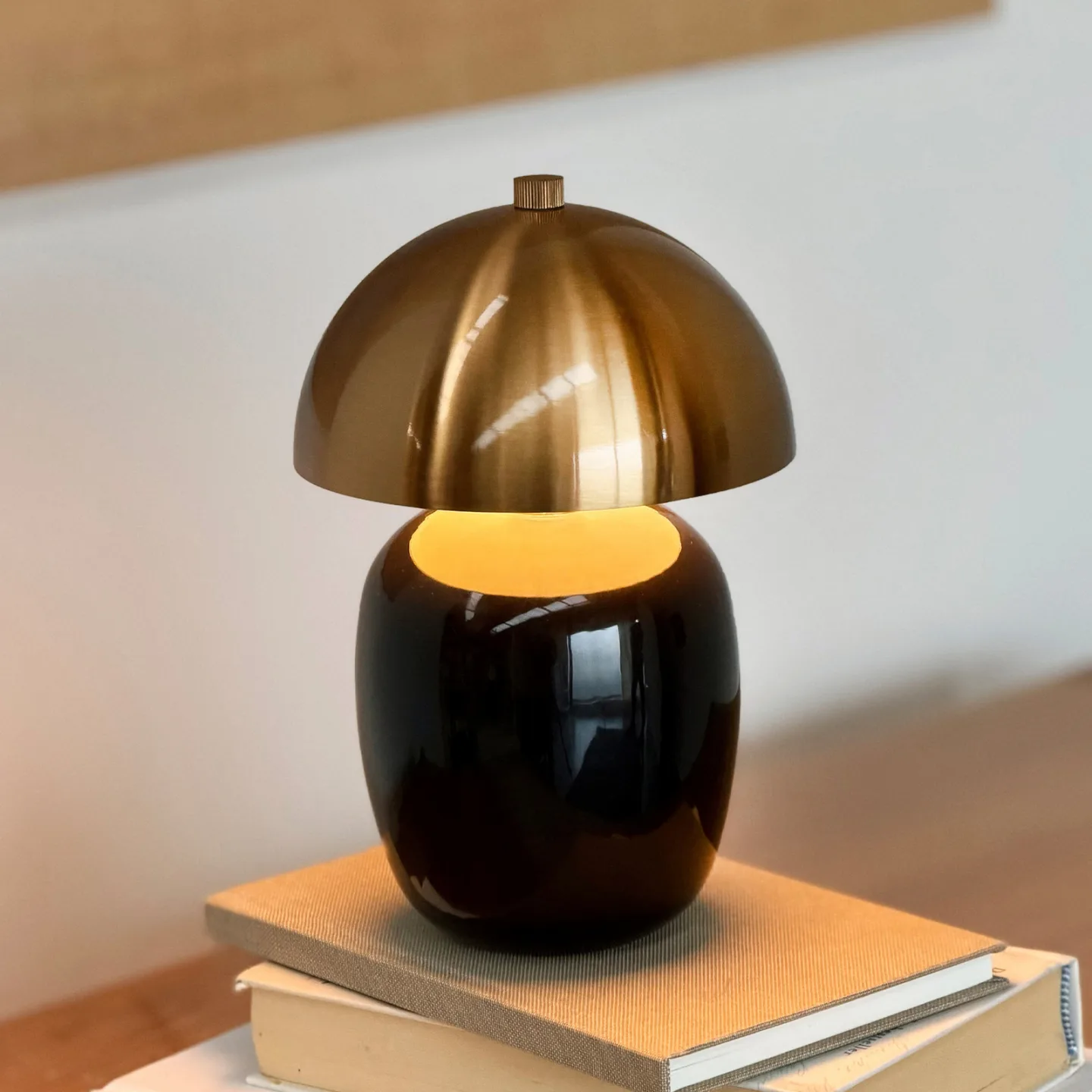 Manhatten LED-Tischlampe, schwarz/messing - Dyberg Larsen - Wohnzimmer - Skandinavisch - Keramik - Rund