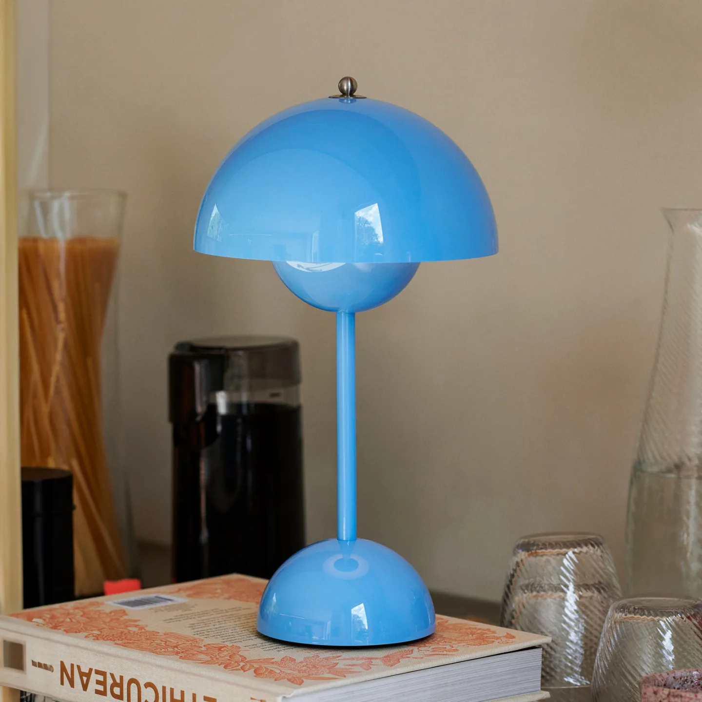 &Tradition Flowerpot portabel bordslampa VP9 Swim blue