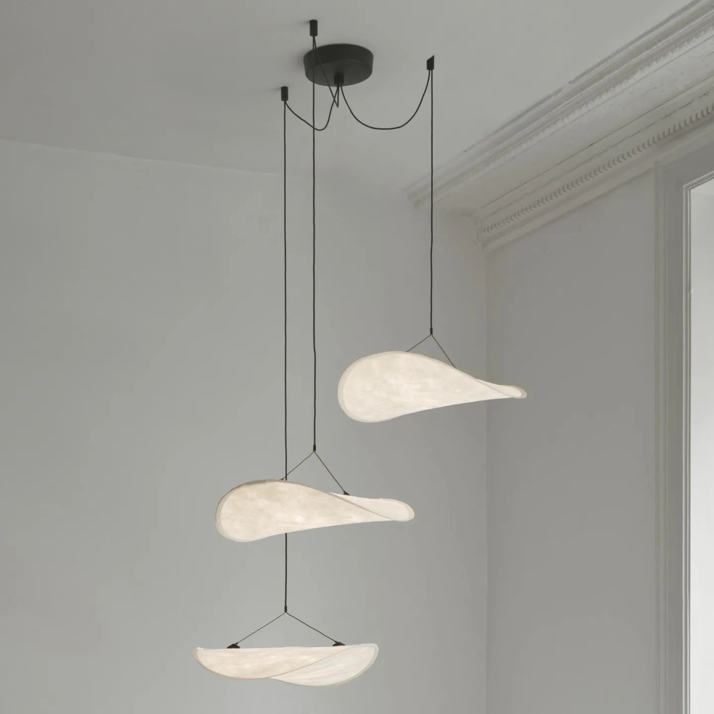 Tense LED-hængelampe, hvid, Ø 152 cm, 3 lyskilder – New Works - Stue - Design - Plastik - Med flere lyskilder