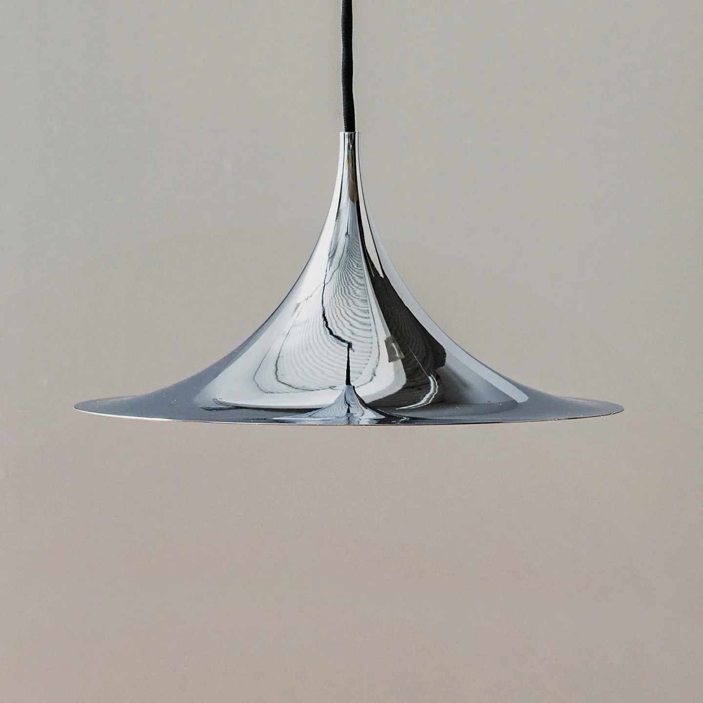 GUBI Semi pendel Ø30 cm Chrome