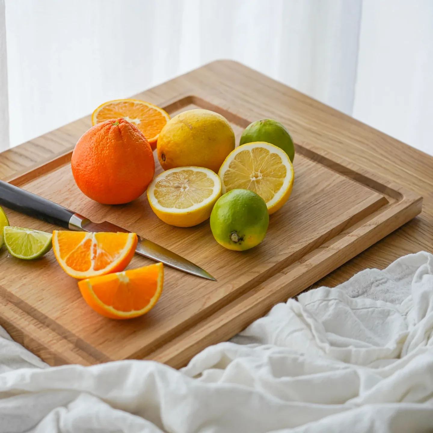 Qookware - Stort skærebræt i Egetræ - 40x30 cm med saftrille