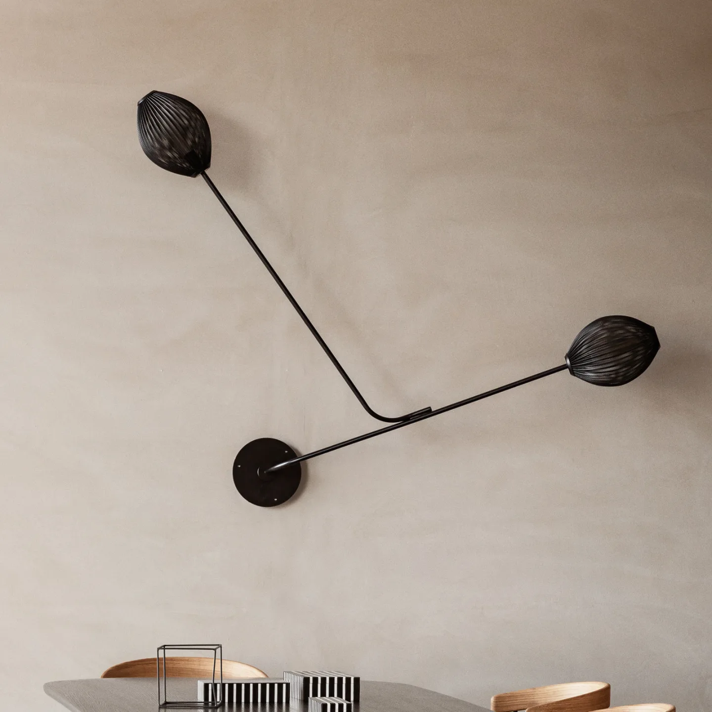 Satellite Vegglampe Soft Black - GUBI - Stue - Design - Metall - Med flere lyskilder