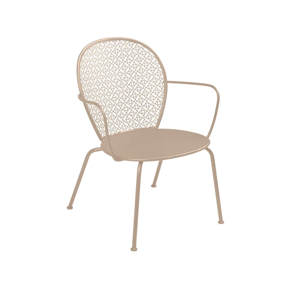 Fermob Lorette karmstol låg Nutmeg (beige)
