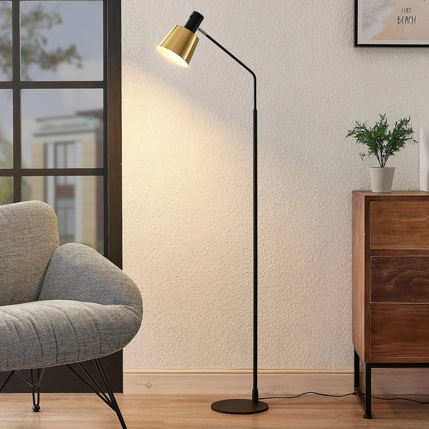 Vlada Stehleuchte Matt Brass/Matt Black - Lindby - Wohnzimmer - Skandinavisch - Metall - Einflammig