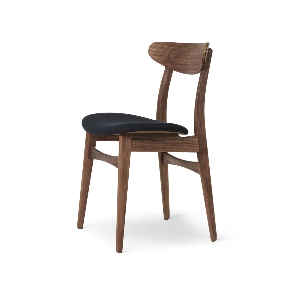 Carl Hansen & Søn CH30P stol Oljad valnöt-fiord 981 tyg