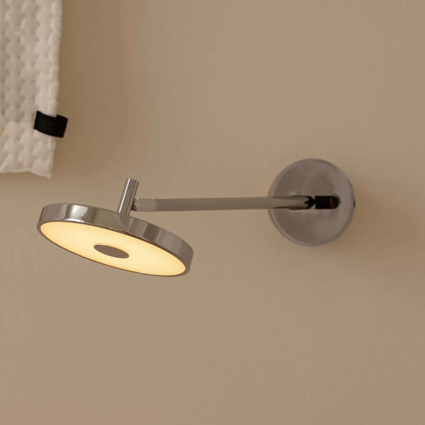 Asteria LONG HW LED-Wandleuchte stahl poliert 45 cm - UMAGE - Wohnzimmer - Design - Metall - Einflammig