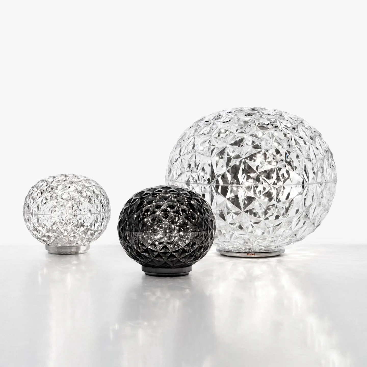 Mini Planet Plug Tischleuchte Crystal - Kartell - Wohnzimmer - Design - Kunststoff - Kugel
