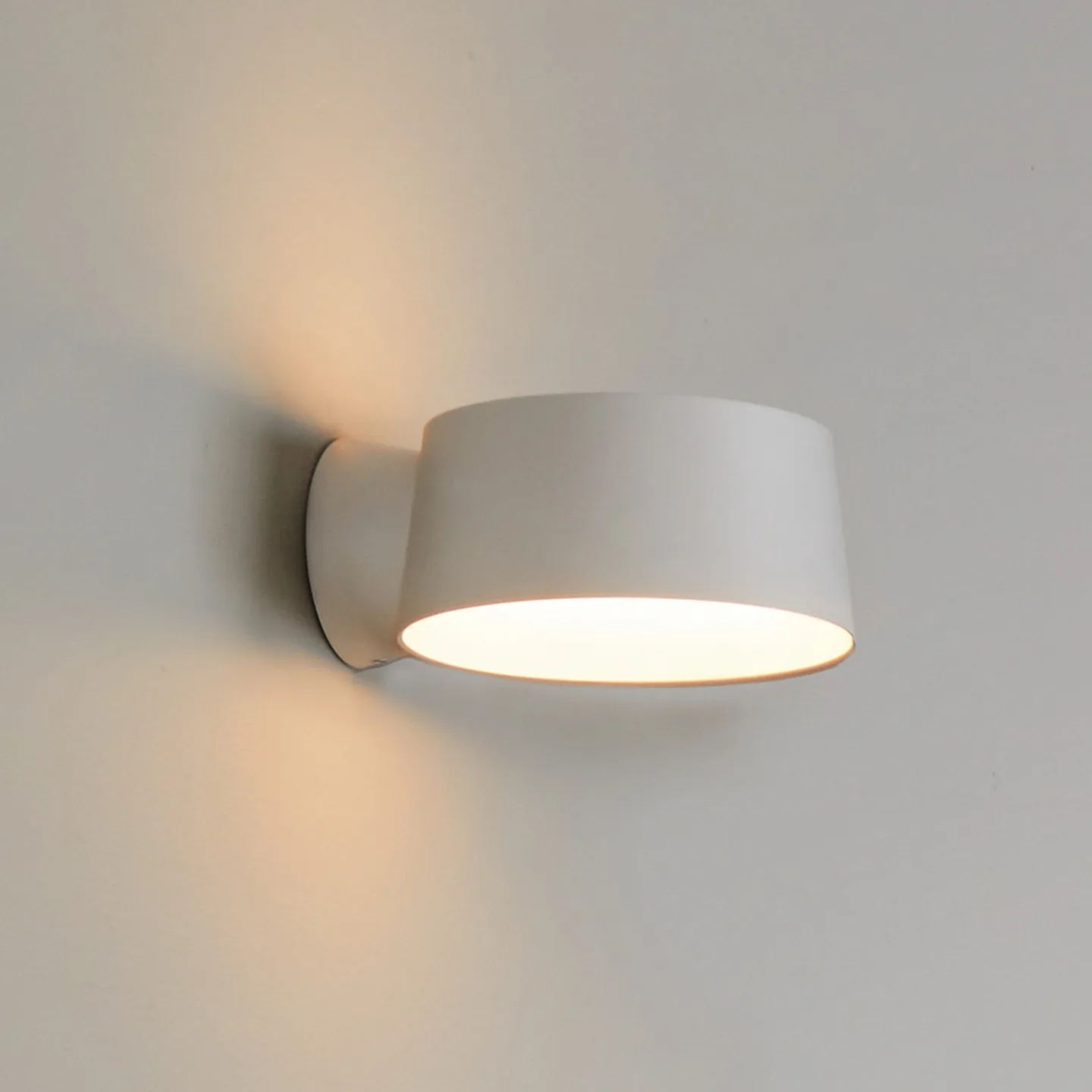 Cookie Wandleuchte White - Loom Design - Wohnzimmer - Modern - Aluminium - Einflammig