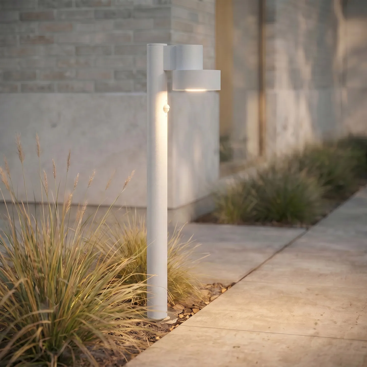 Elune LED-Wegelampe, hellgrau, Sensor, IP44, 77 cm - Lucande - Modern - Aluminium - Einflammig
