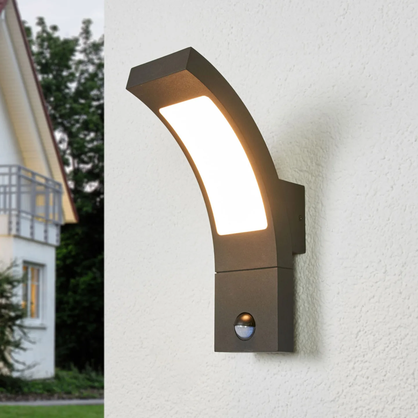 Juvia LED Utomhus Vägglampa w/Sensor Graphite - Lucande - Modern - Metall - Med en ljuskälla