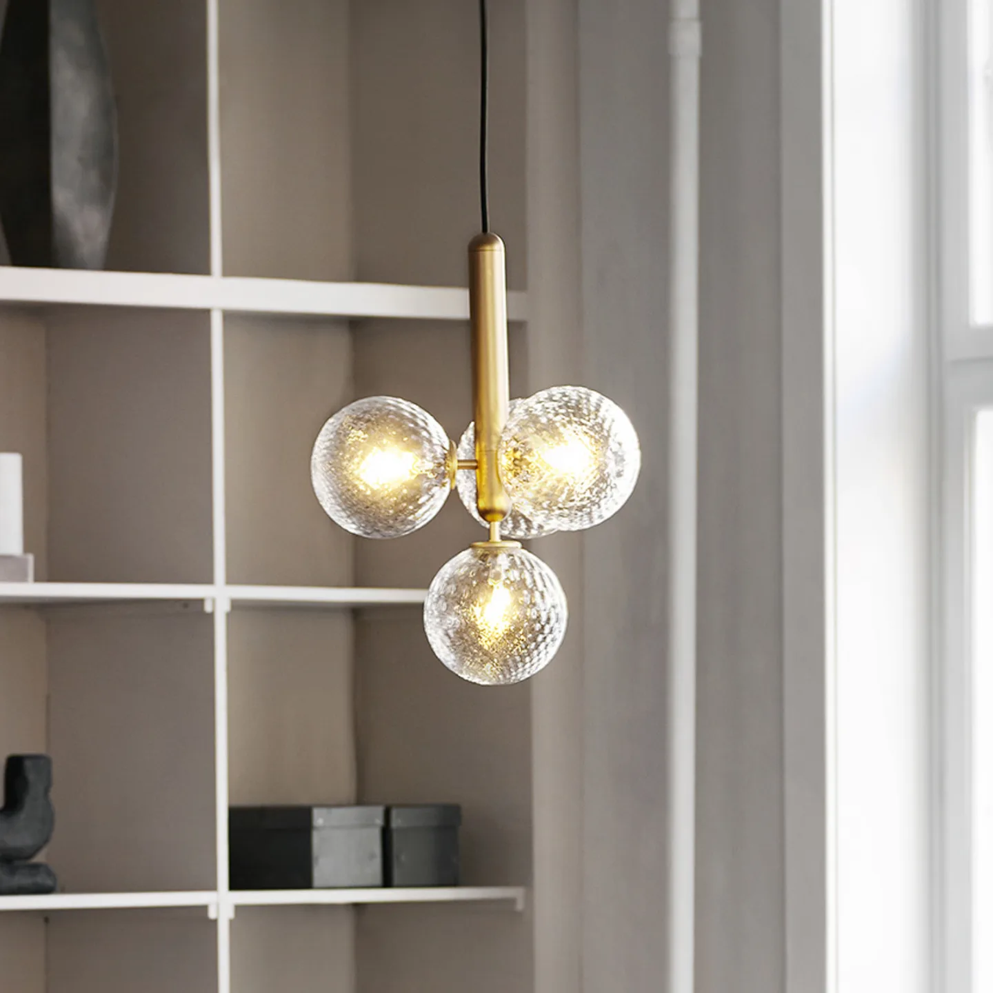 Miira 4 Krohnleuchter Brass/Optic Clear - Nuura Nuura Aps - Wohnzimmer - Design - Glas - Kugel