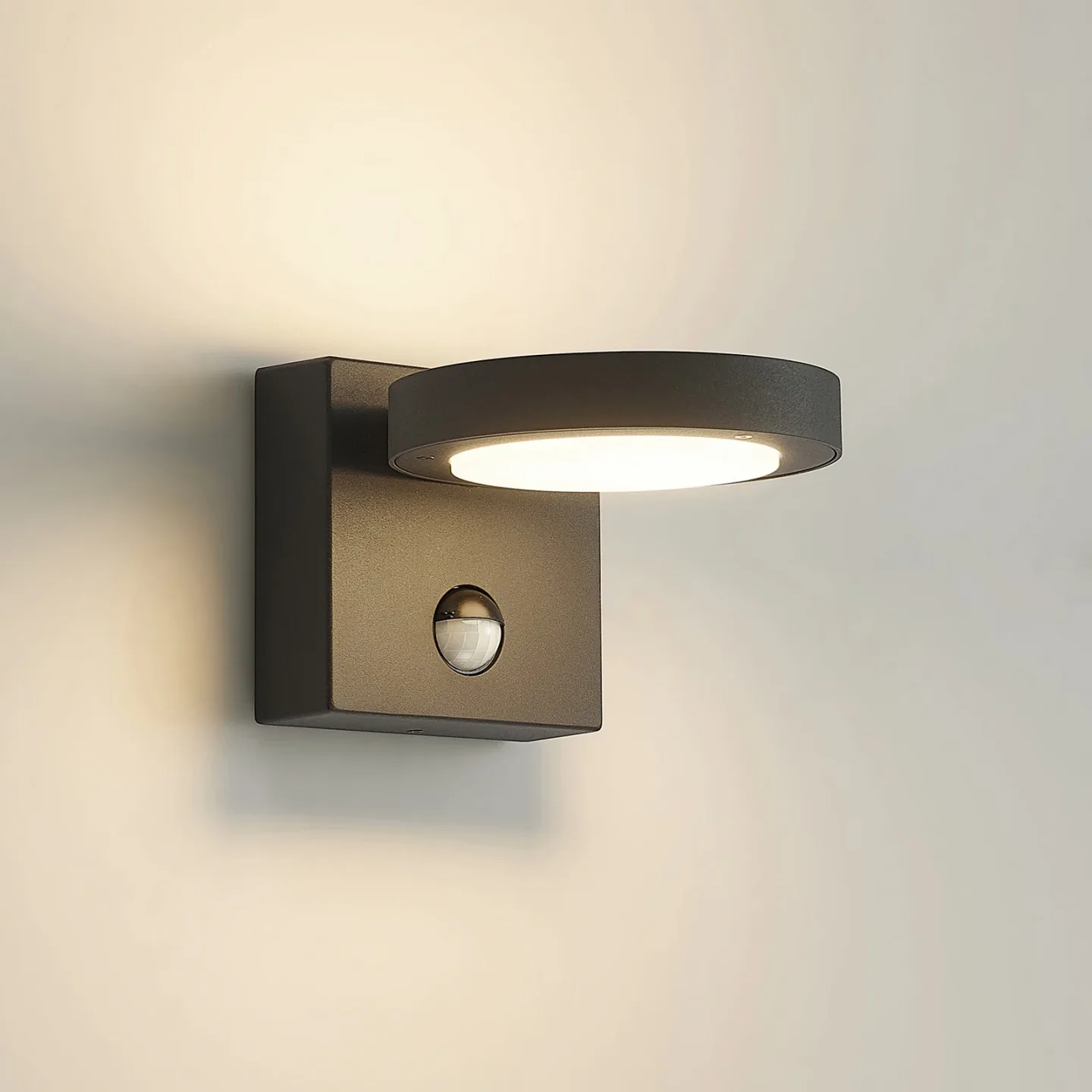 Belna LED Außen Wandleuchte w/Sensor Graphite - Lucande - Balkon - Modern - Aluminium - Einflammig