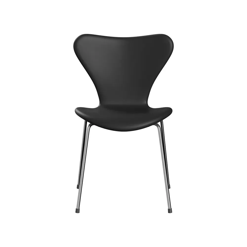 Fritz Hansen Sjuan 3107 helklädd stol Läder Soft black-kromat stålstativ